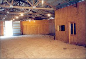 Peavine Creek Stables' Hallway (11,650 bytes)